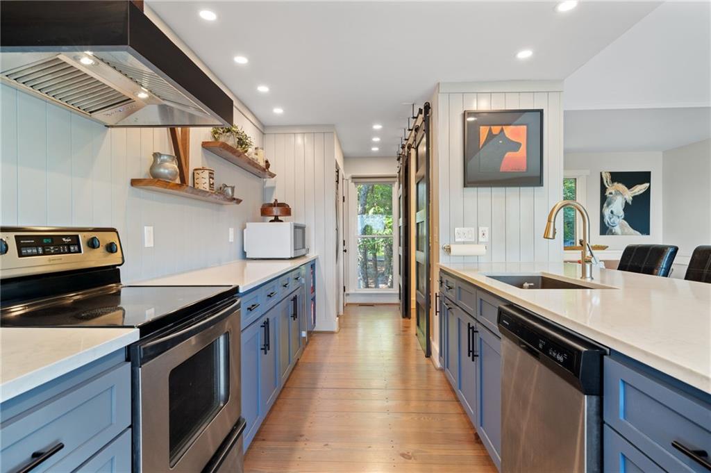 1572 Ridgeview Drive