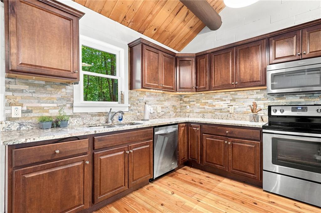884 Quail Cove Drive