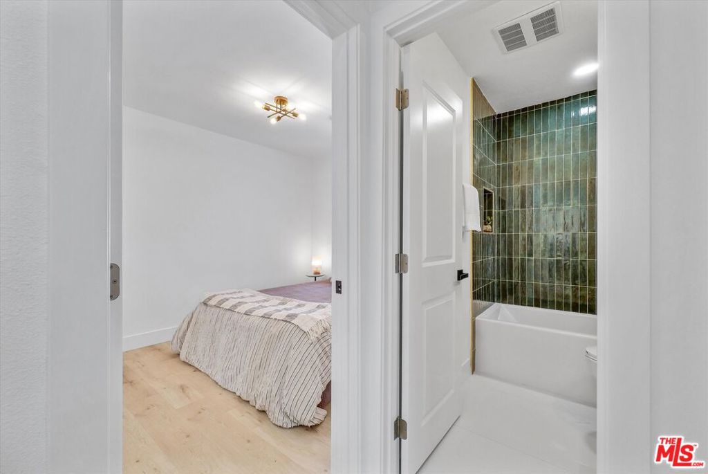 14802 Seaforth Avenue