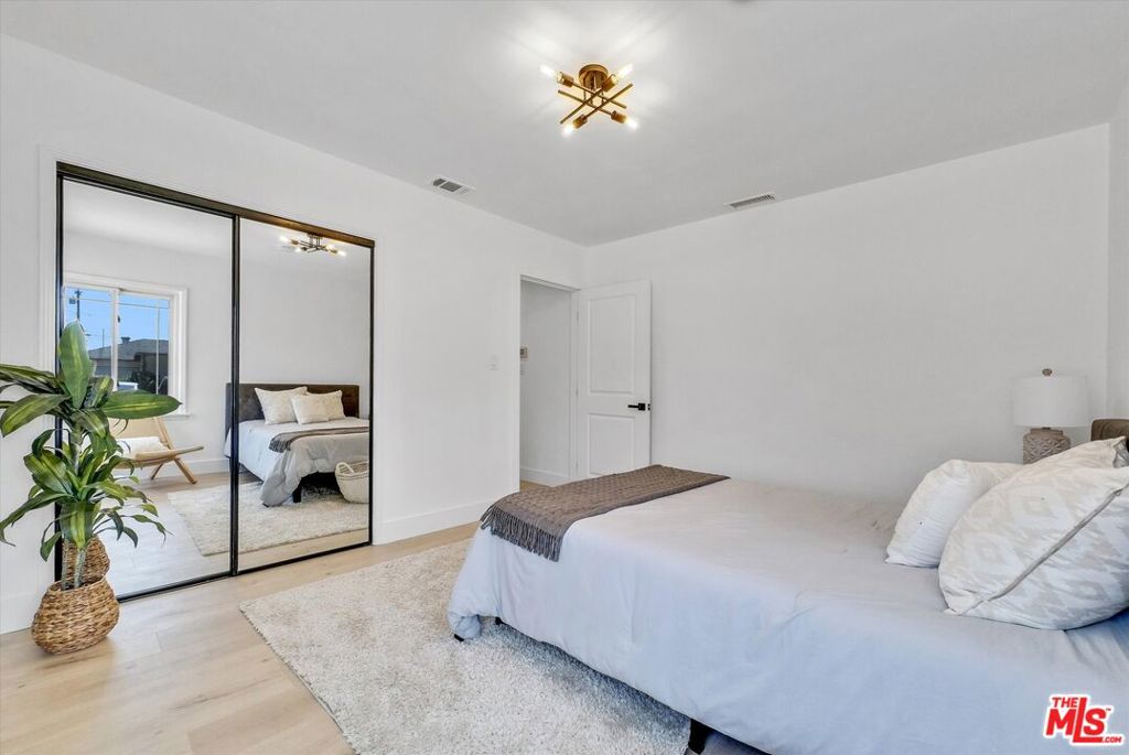 14802 Seaforth Avenue