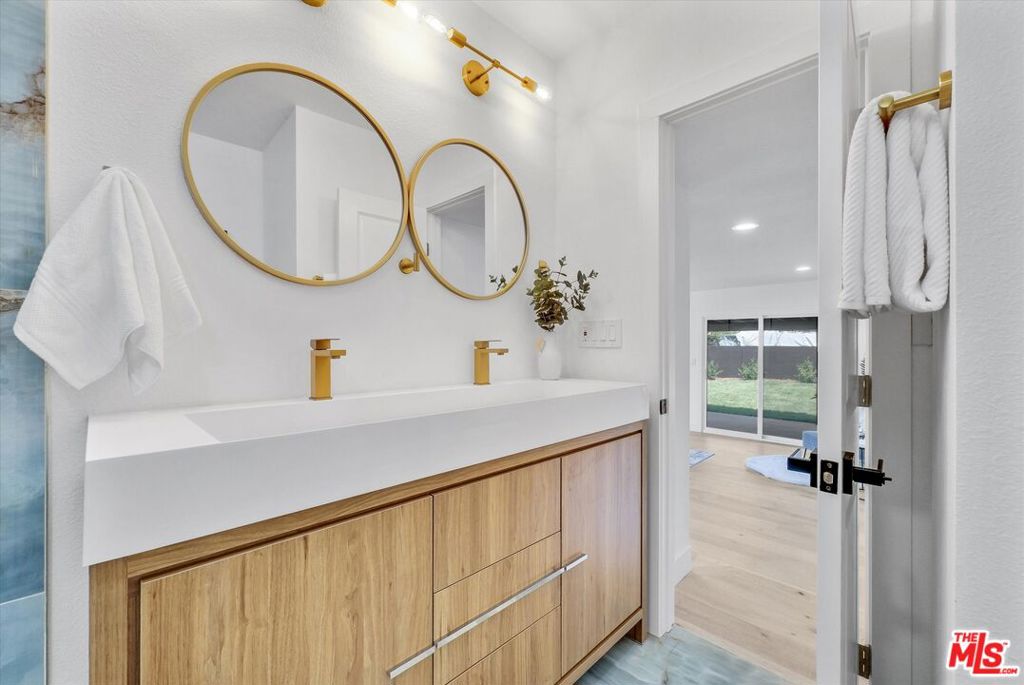 14802 Seaforth Avenue