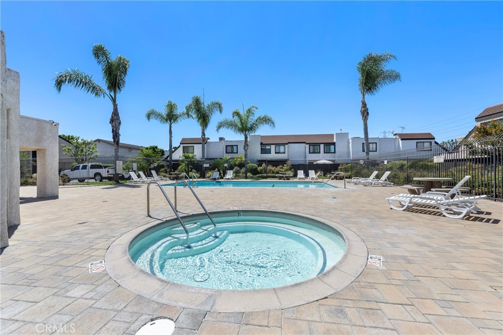 1670 S Heritage Circle