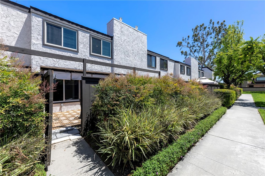 1670 S Heritage Circle