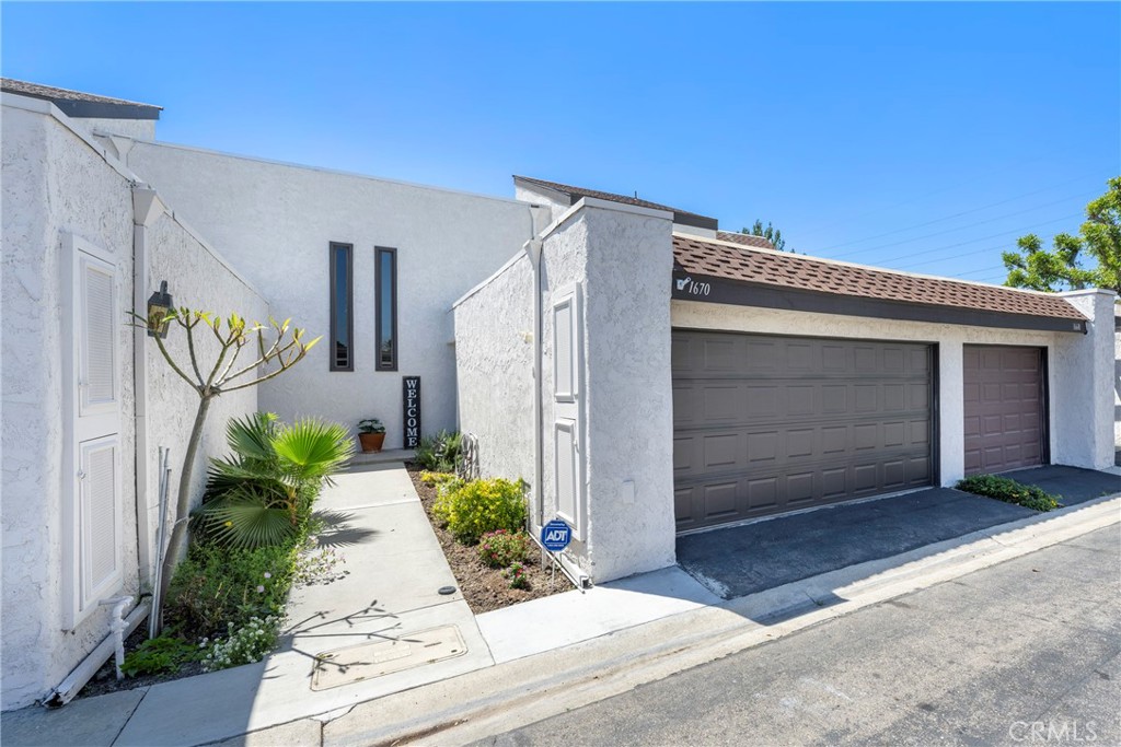 1670 S Heritage Circle