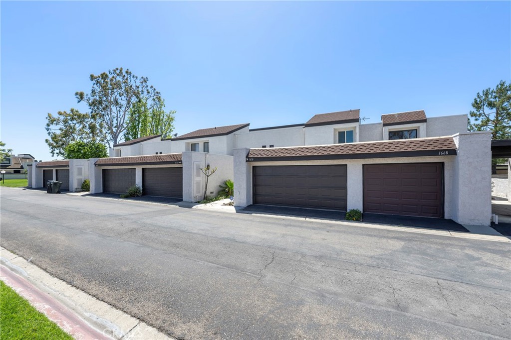 1670 S Heritage Circle