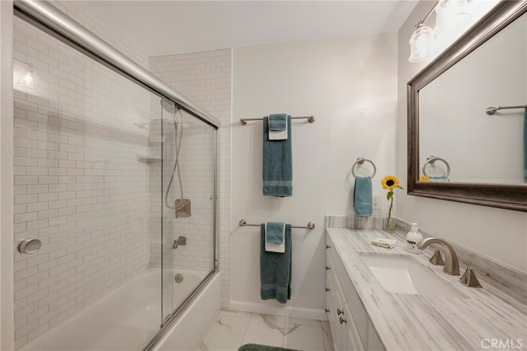 1670 S Heritage Circle