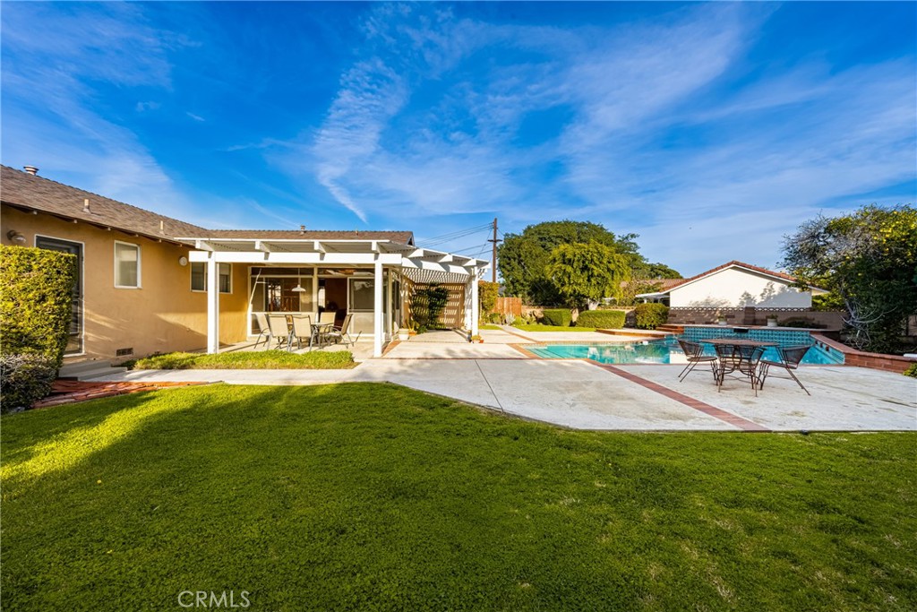 1586 W Mells Lane