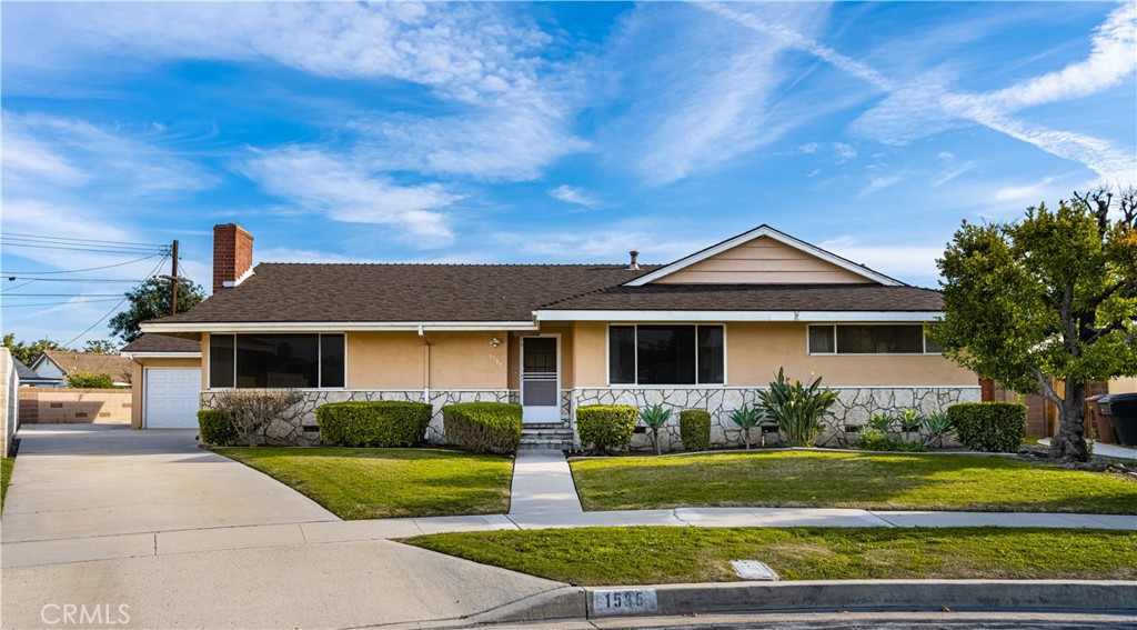 1586 W Mells Lane