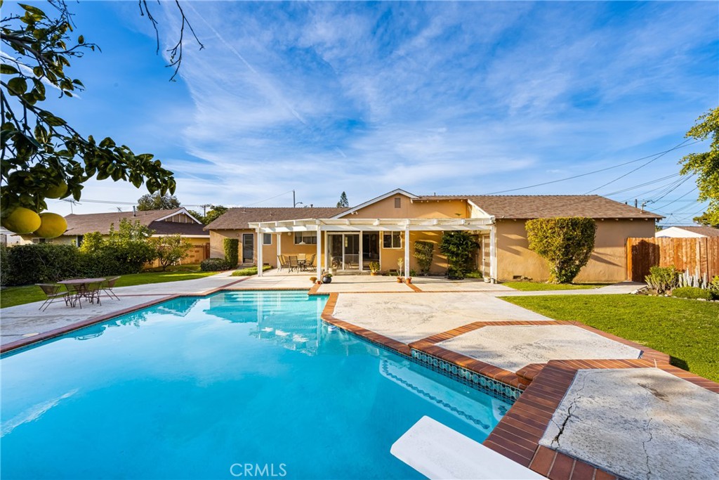 1586 W Mells Lane