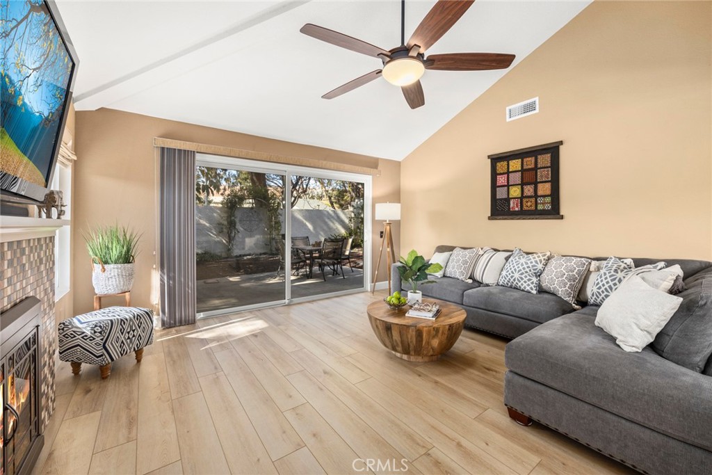 6735 Vista Loma