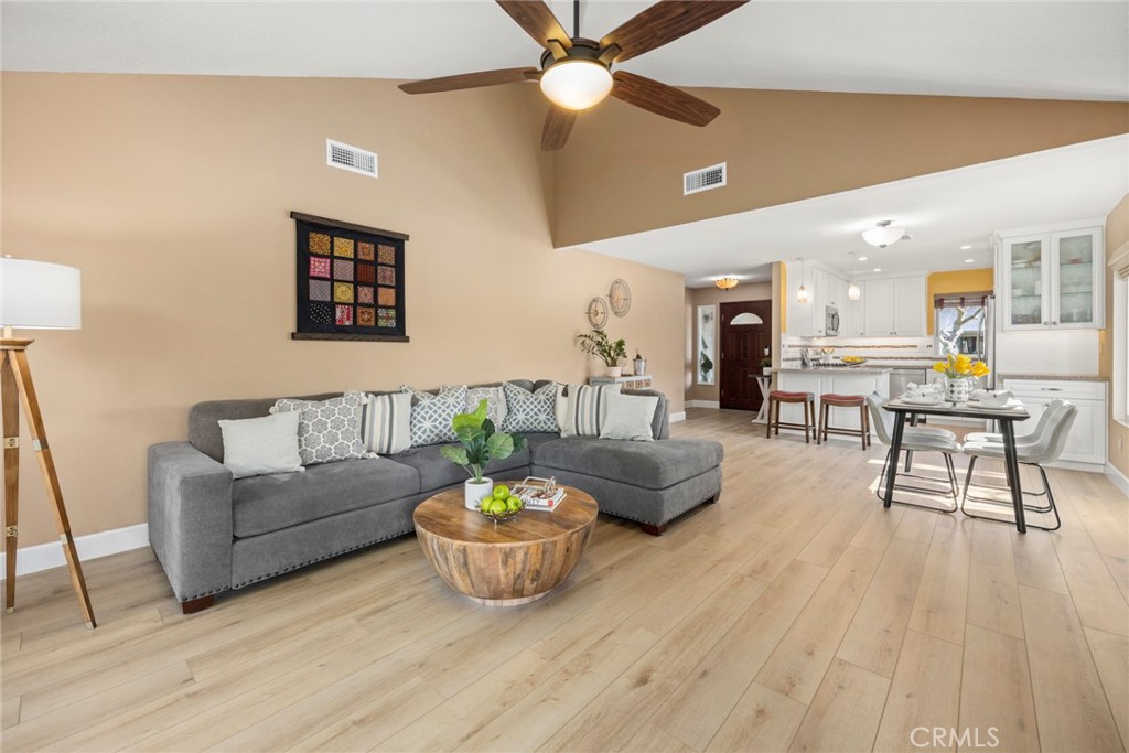 6735 Vista Loma