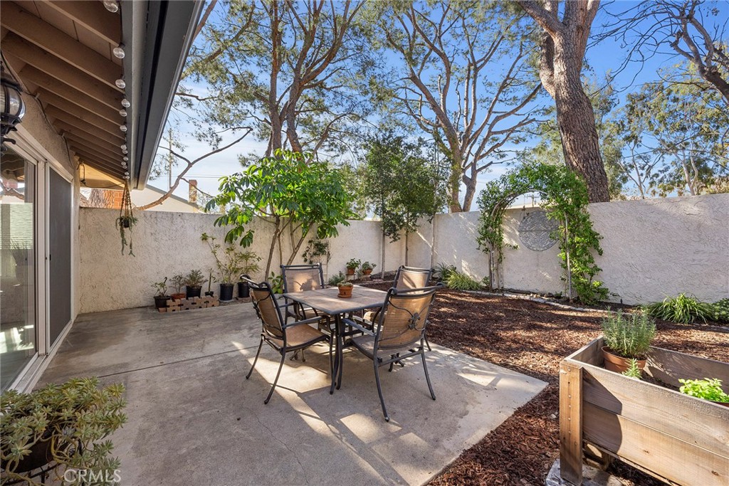 6735 Vista Loma