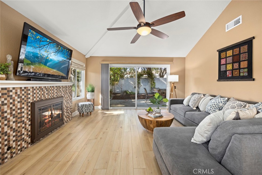 6735 Vista Loma