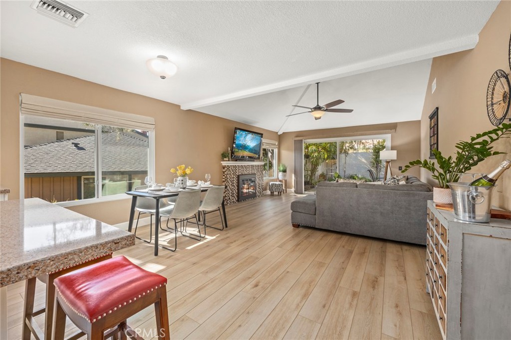 6735 Vista Loma