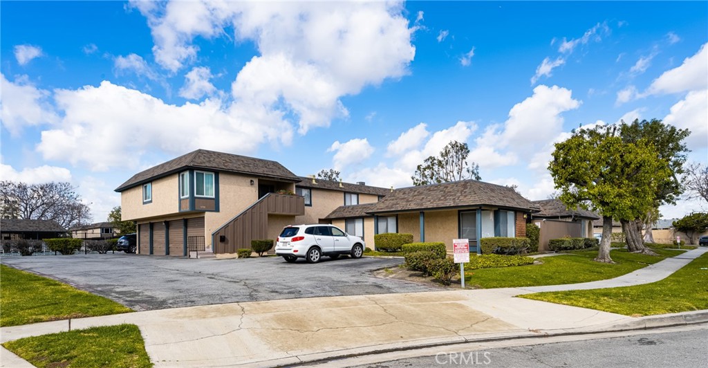 1244 E Bell Avenue 86O