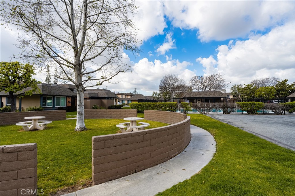 1244 E Bell Avenue 86O