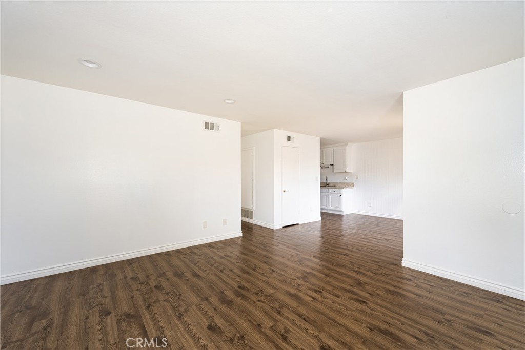 1244 E Bell Avenue 86O