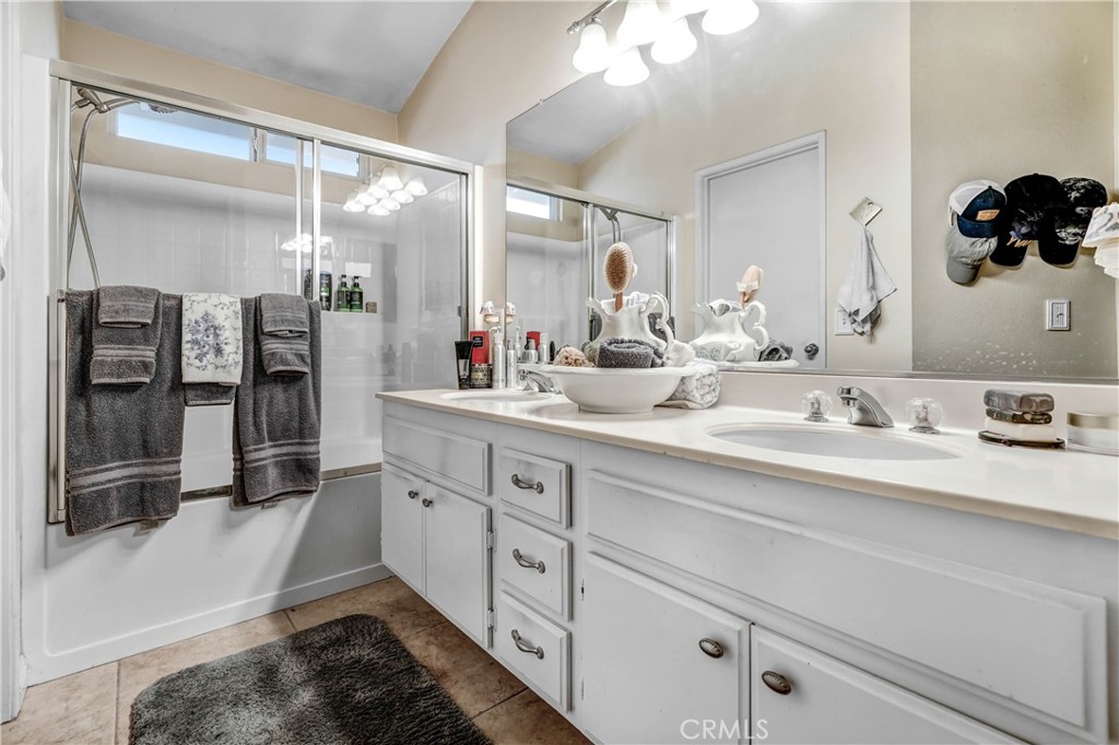 44607 Crestwood Circle