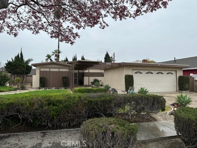 1940 W Elm Place