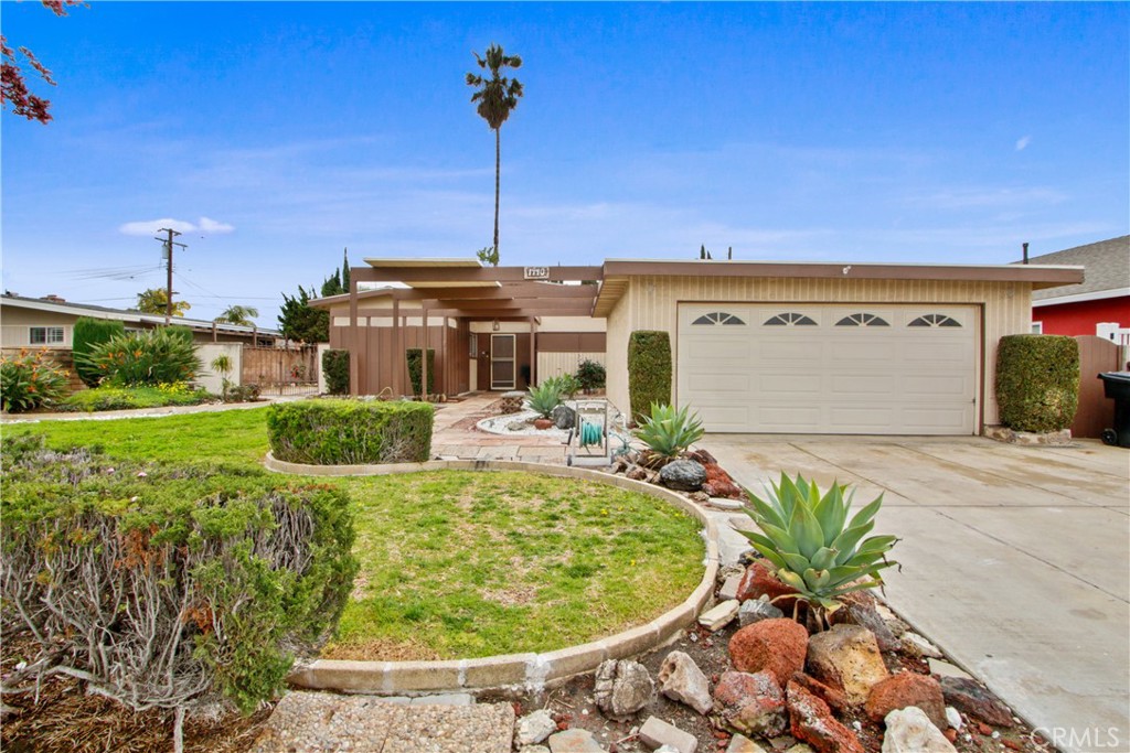 1940 W Elm Place