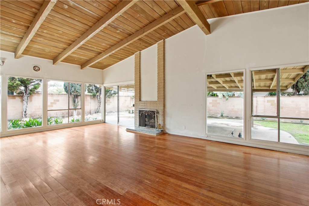 1940 W Elm Place