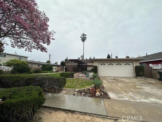 1940 W Elm Place