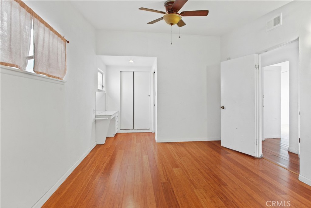 1940 W Elm Place