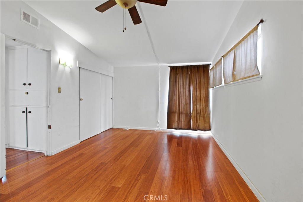 1940 W Elm Place