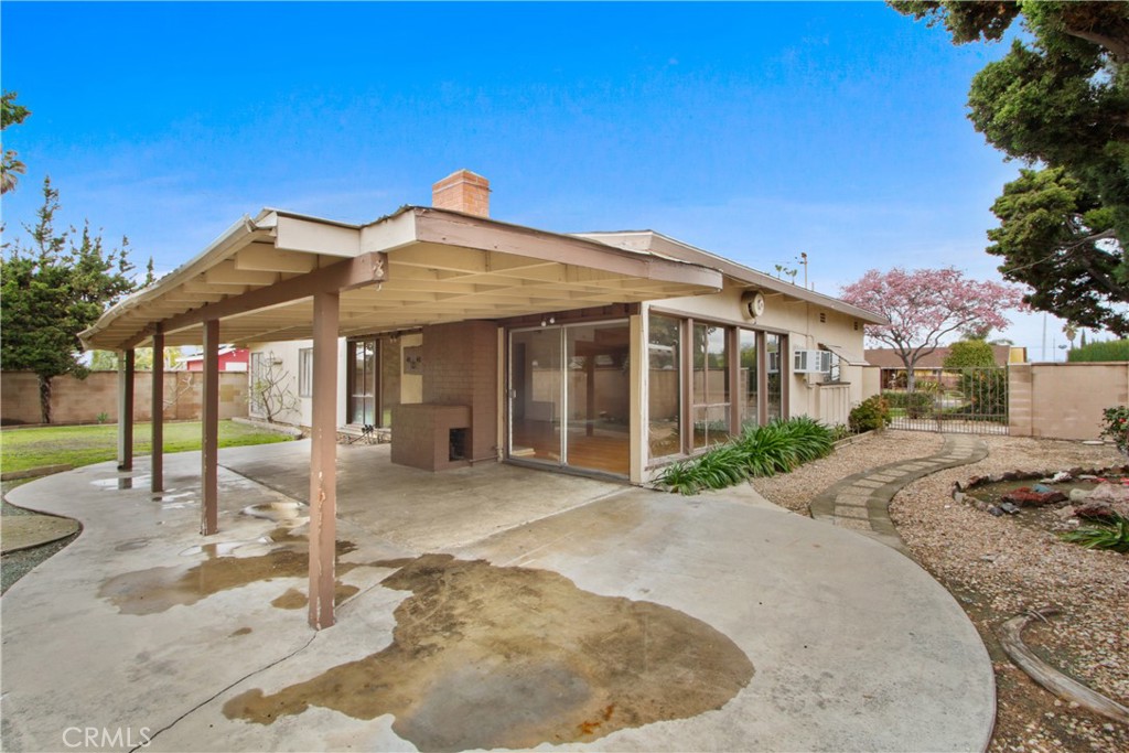 1940 W Elm Place