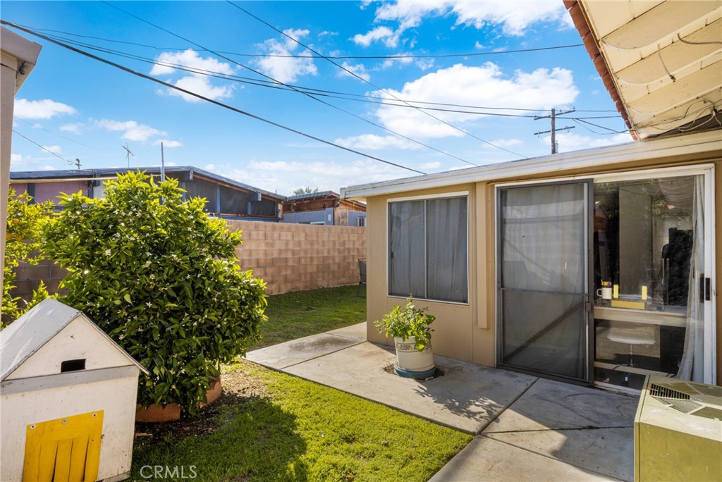 1138 N Lotus Street