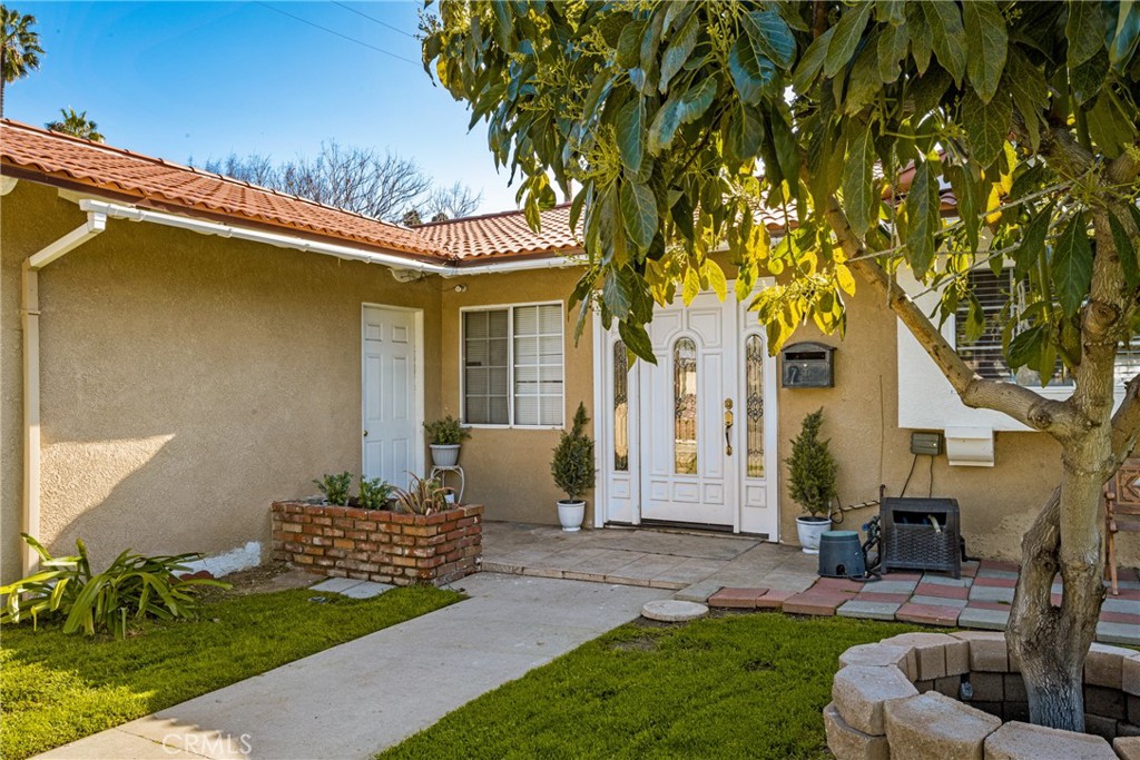 1138 N Lotus Street
