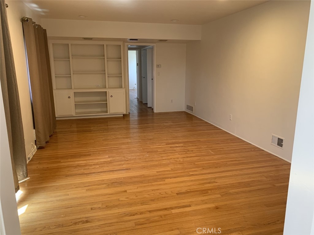 823 W Jade Way