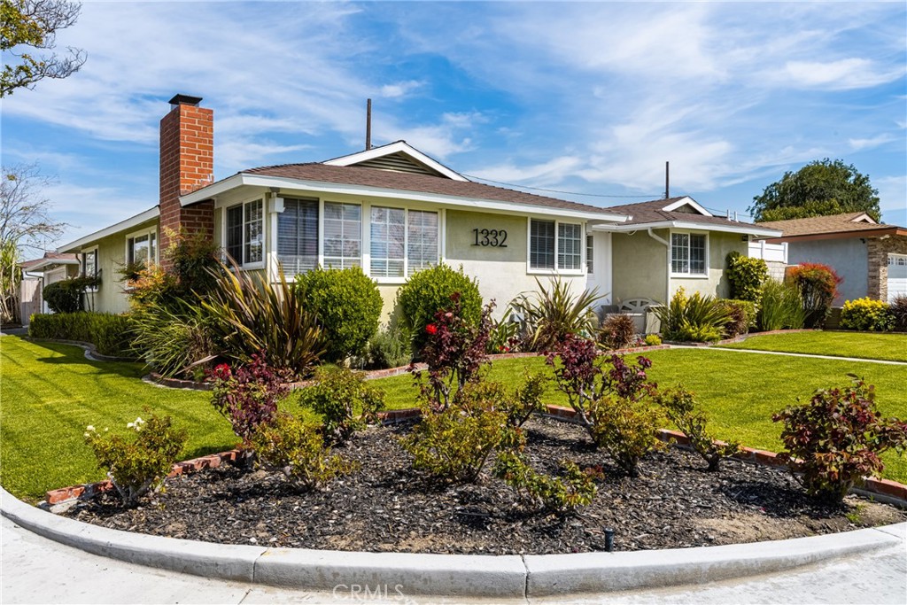 1332 N Columbine Place