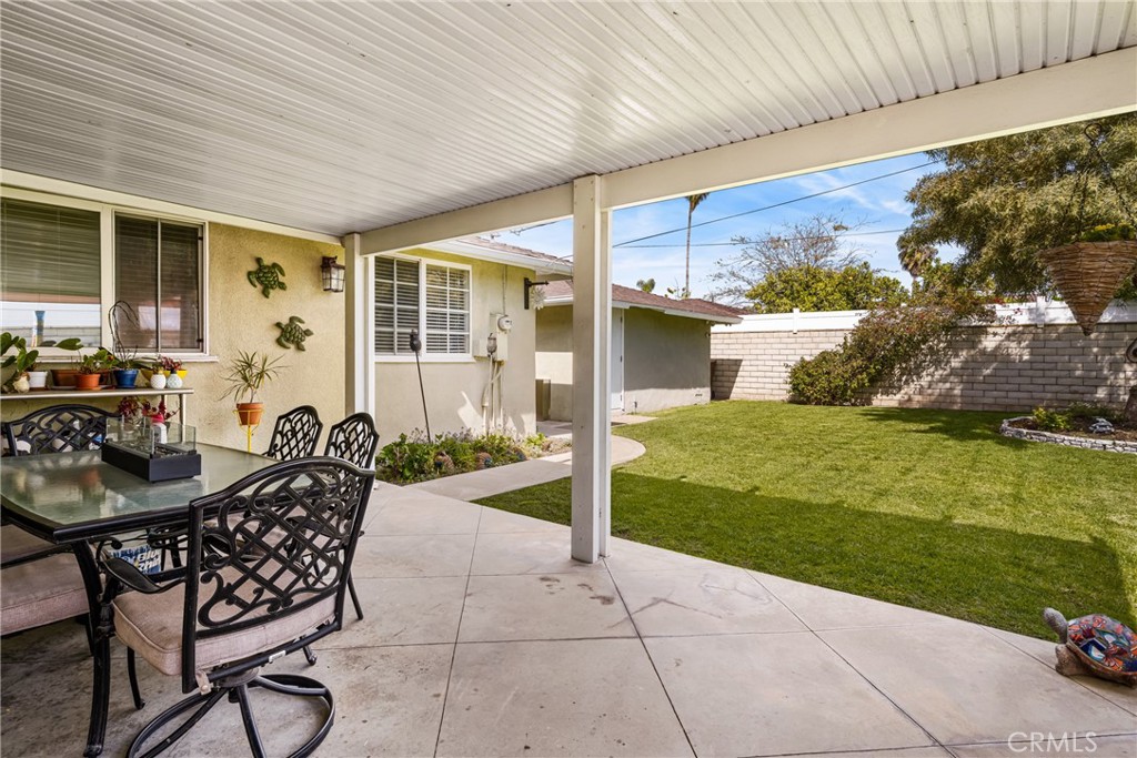 1332 N Columbine Place