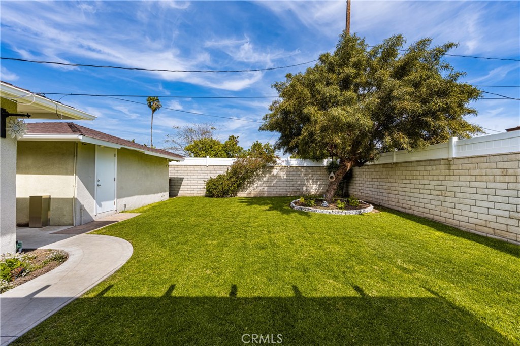 1332 N Columbine Place