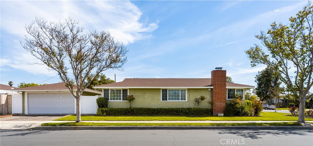 1332 N Columbine Place