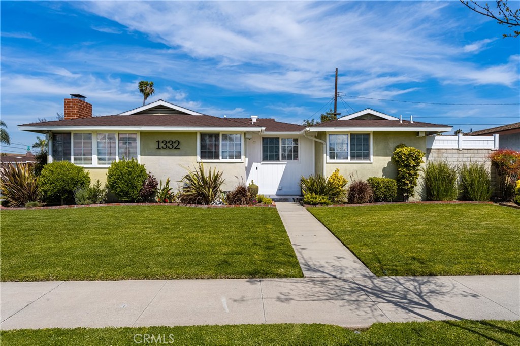 1332 N Columbine Place