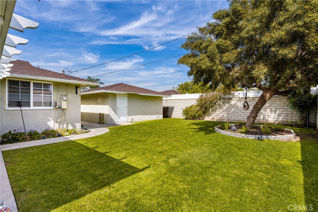 1332 N Columbine Place