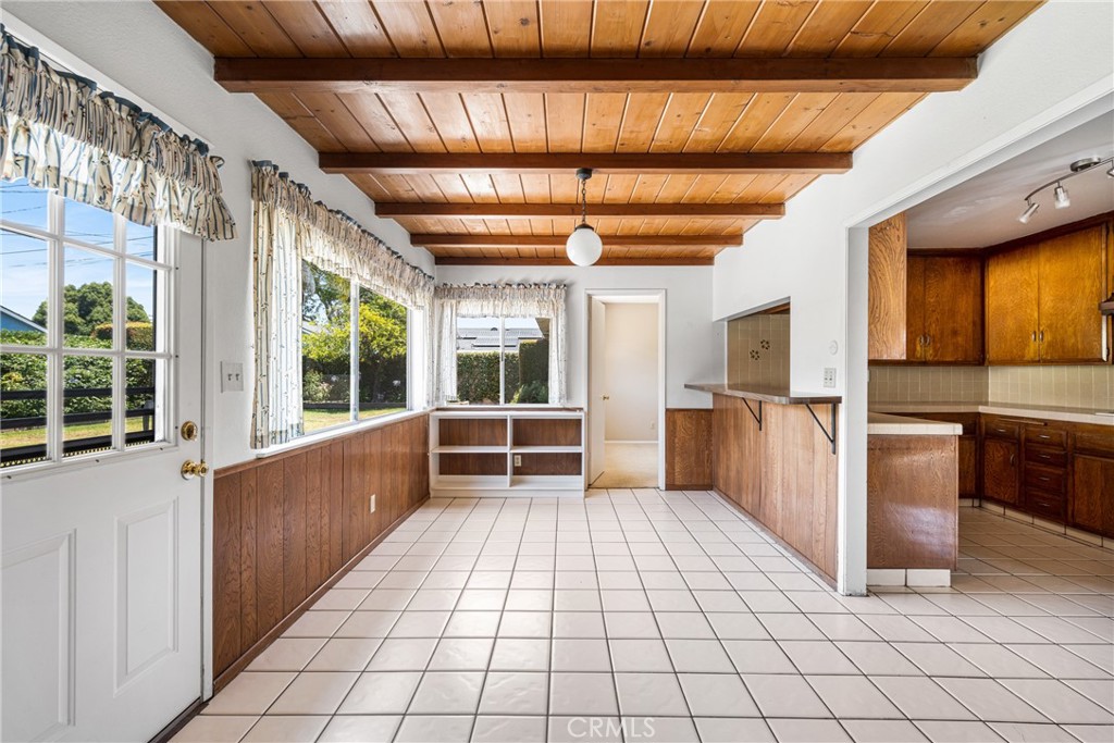 1530 W Doris Place