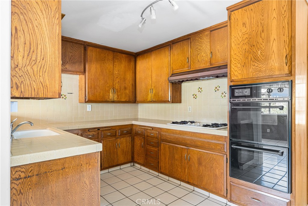 1530 W Doris Place