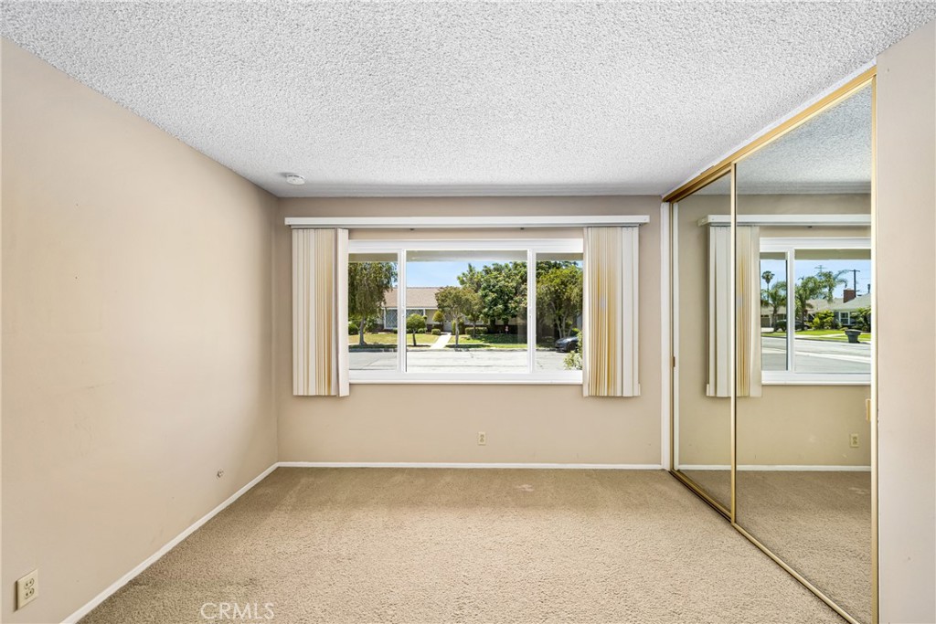 1530 W Doris Place
