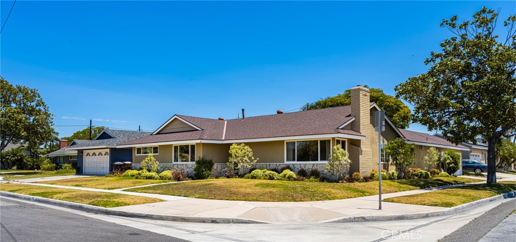 1530 W Doris Place