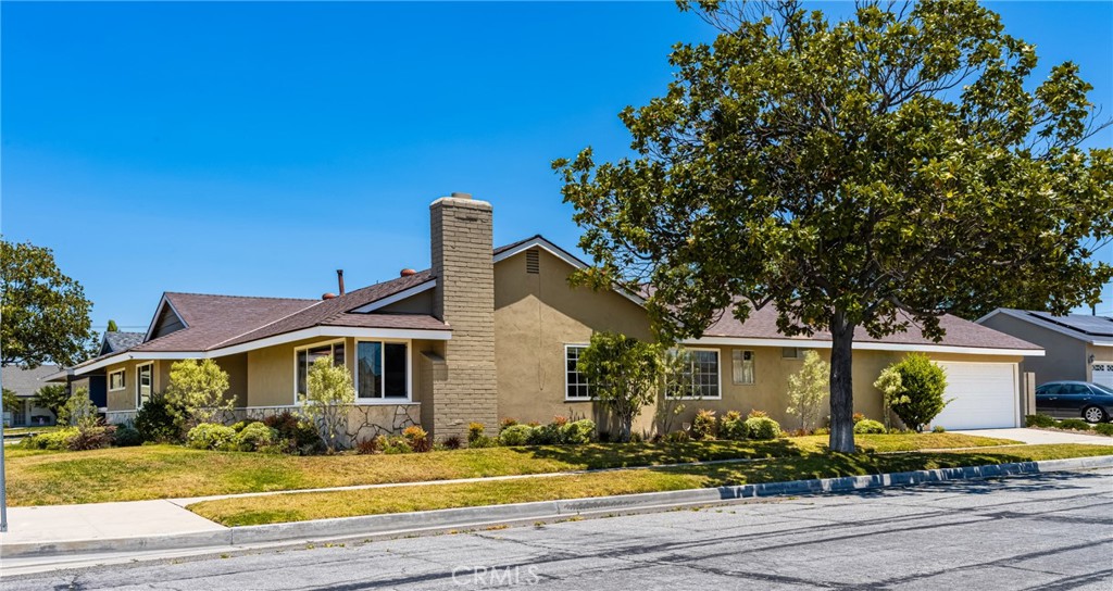 1530 W Doris Place