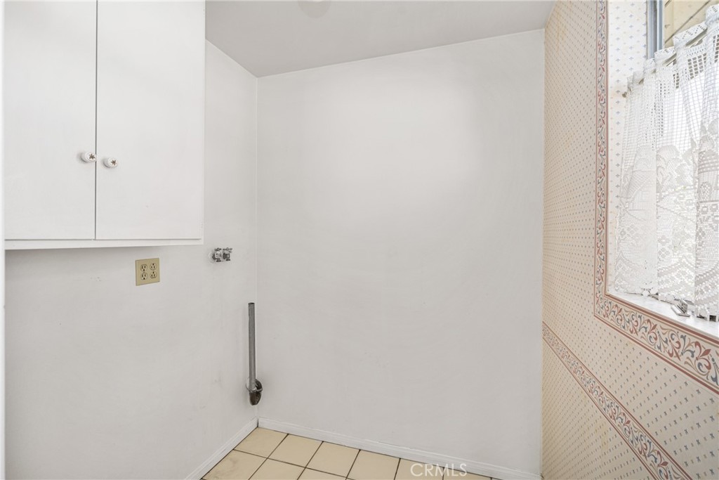 1530 W Doris Place