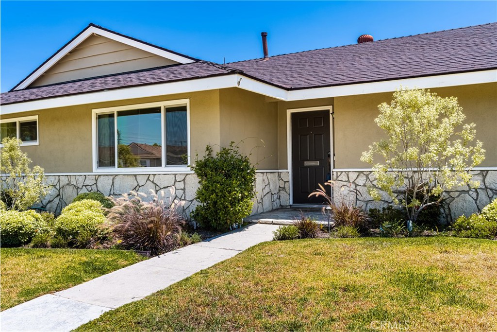 1530 W Doris Place