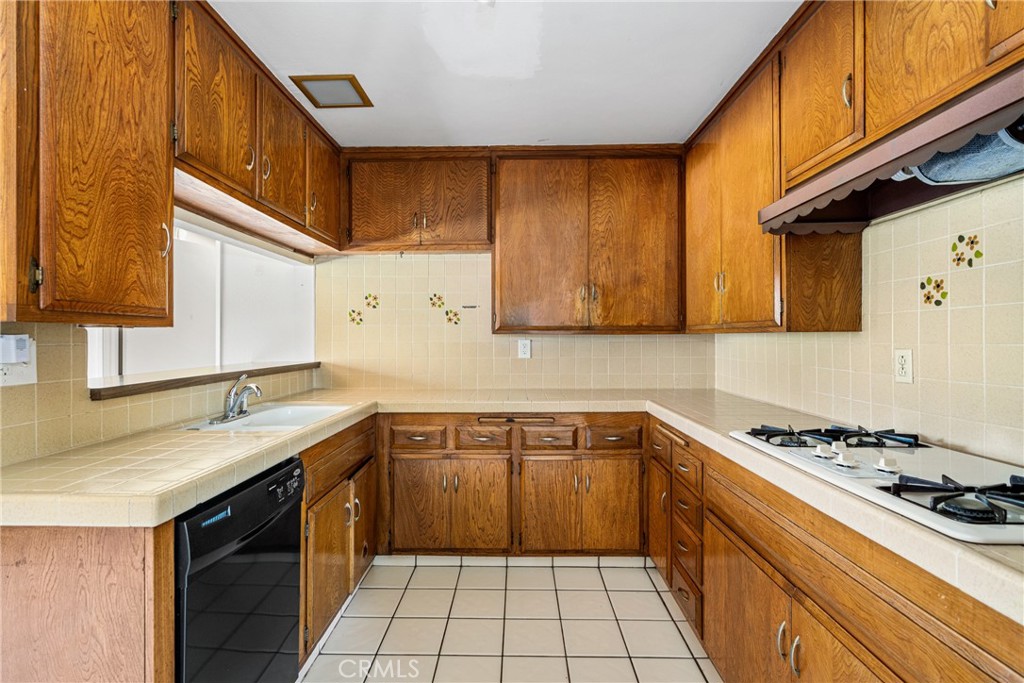 1530 W Doris Place