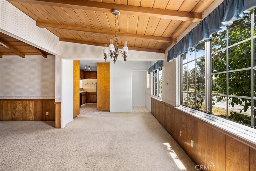1530 W Doris Place