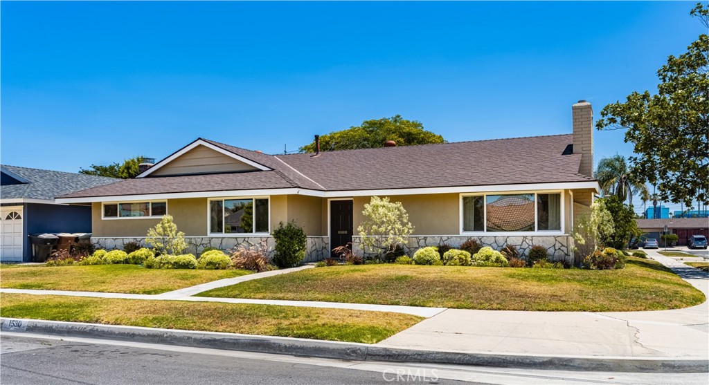 1530 W Doris Place