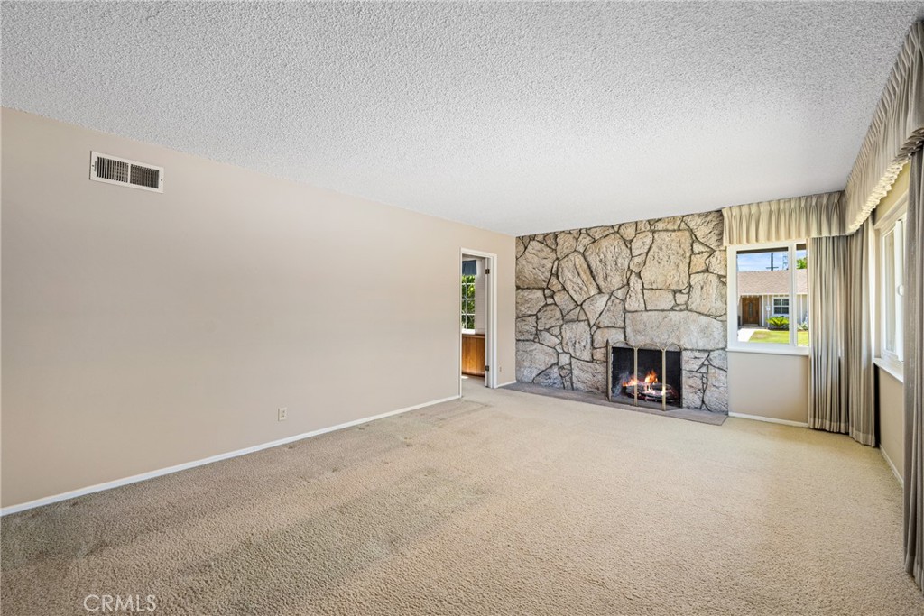 1530 W Doris Place