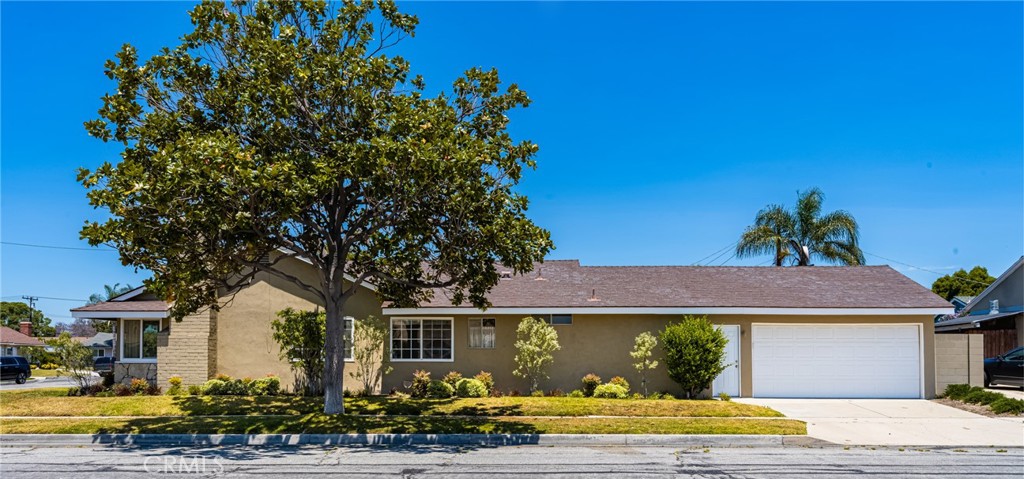 1530 W Doris Place